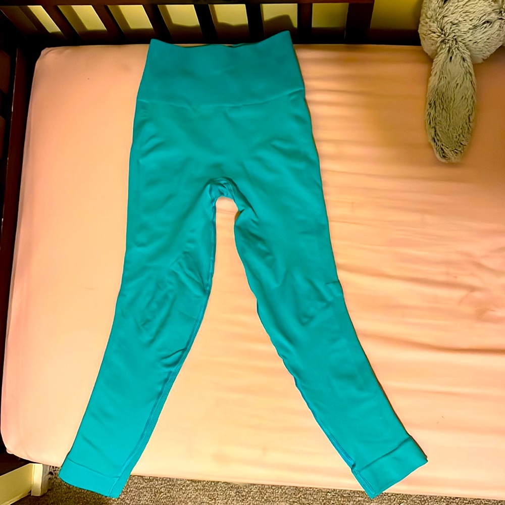Lululemon Teal Crops Size 2
